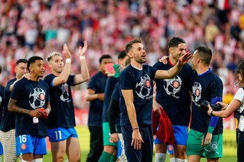 Los jugadores del Girona celebran la clasificación de su equipo para la Liga de Campeones (EFE / David Borrat)