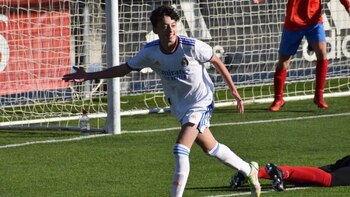 Paulo Lago jugando con el