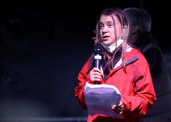 La activista Greta Thunberg habla