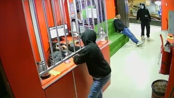 Villa María del Triunfo: Por