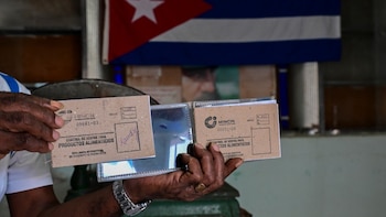 Cuba agoniza entre el cierre de bodegas y empieza a apagar la libreta de abastecimiento