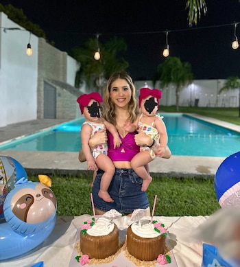 Naomy Villarreal y las gemelas de Kevyn Contreras (Instagram)