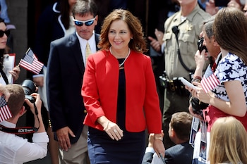 Darline Graham Nordone fue designada senadora interina de Carolina del Sur para completar el mandato de Lindsey Graham tras su muerte (AP foto/Rainier Ehrhardt)