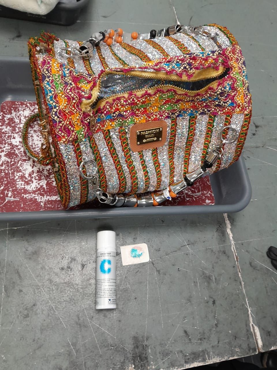 El bolso donde llevaba la droga