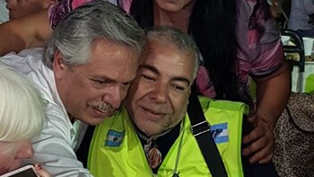 El Presidente rodeado de feligreses,