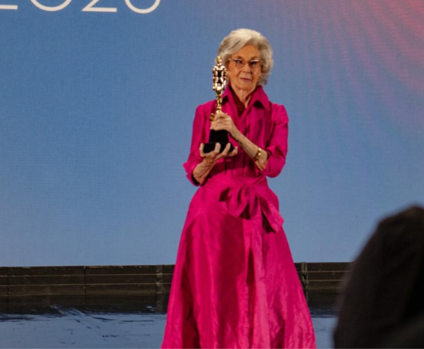 La primera actriz reapareció en el escenario de los Premios Ariel 2026 para recibir el reconocimiento honorífico a su trayectoria cinematográfica. (IG: academiacinemx)