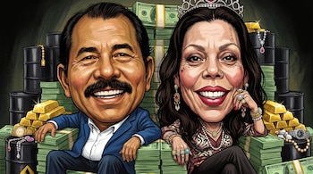 Caricatura de Daniel Ortega con bigote y Rosario Murillo con tiara, ambos sonrientes, rodeados de fajos de billetes, lingotes de oro, barriles de petróleo, joyas y relojes.