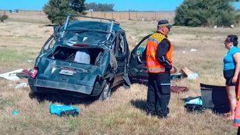 Vuelco fatal en la autopista Córdoba-Rosario: un conductor murió y dos mujeres resultaron heridas
