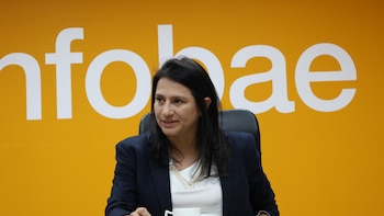 Paola Holguín arremetió contra el