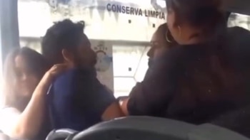 Pasajero graba pelea en transporte