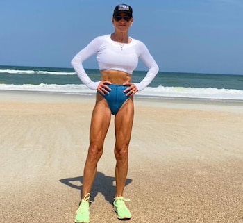 A sus 62 años, Beth Bacon corre cerca de 72 kilómetros por semana. (Instagram baconnfit)