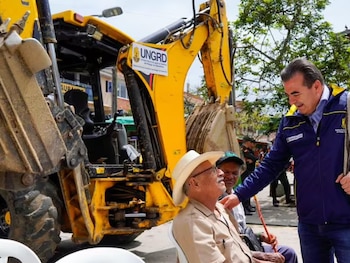 La maquinaria amarilla contratada para