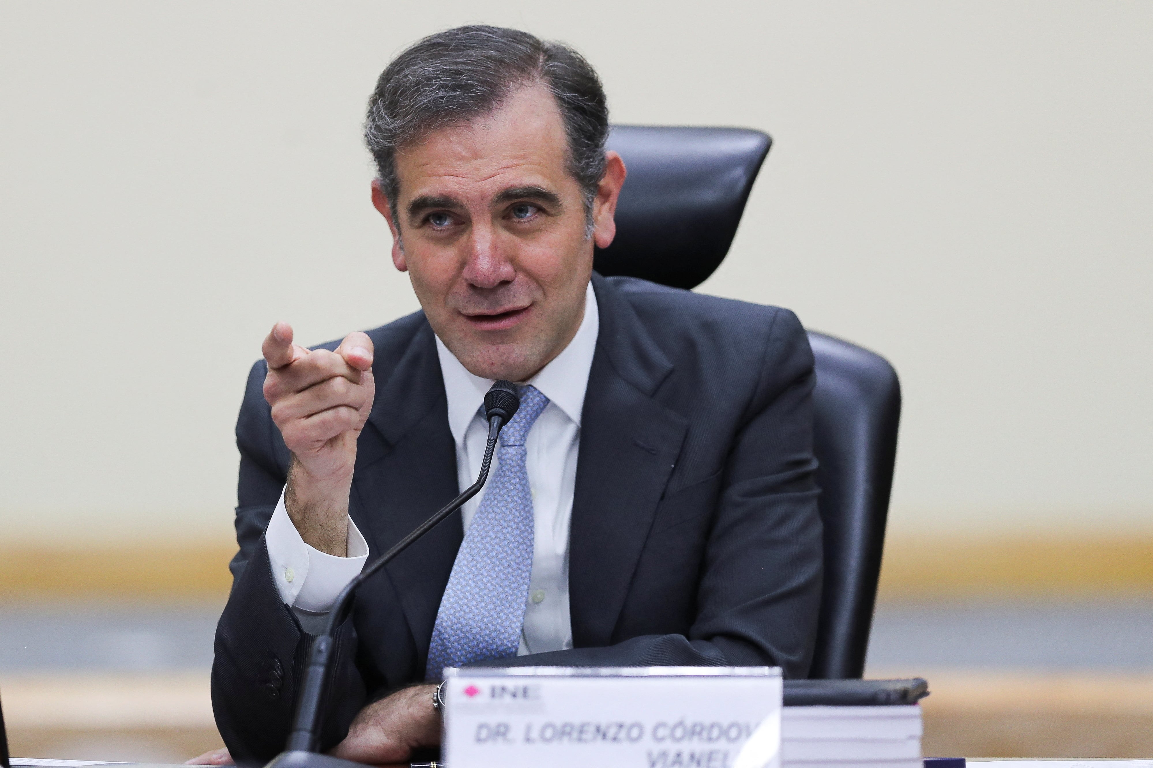 Lorenzo Córdova responde a Sheinbaum y asegura que no hallaron irregularidades durante su gestión en el INE