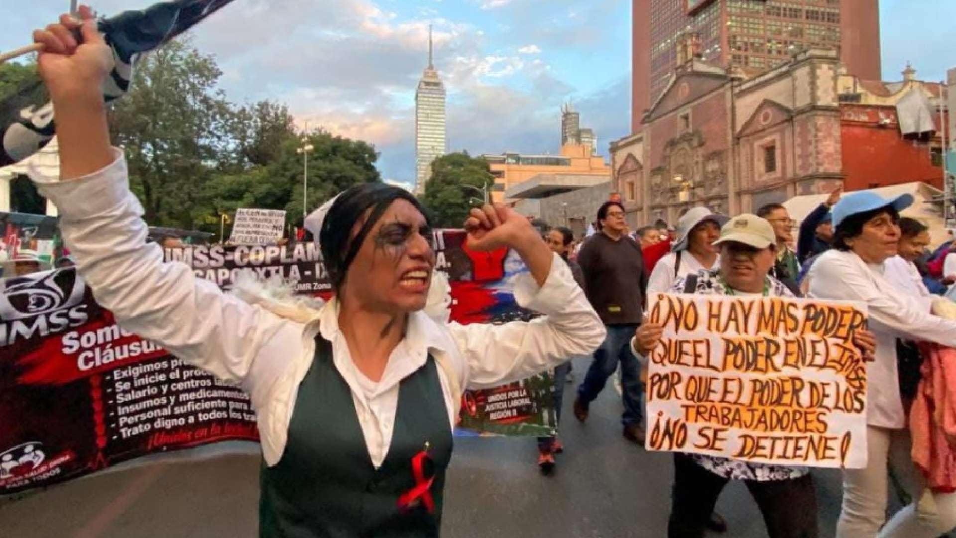 Los trabajadores del IMSS aceptarían el aumento salarial del 8%, pero si Rafael Olivos deja el sindicato.Crédito: Axel Hernández / @AhoraMx_