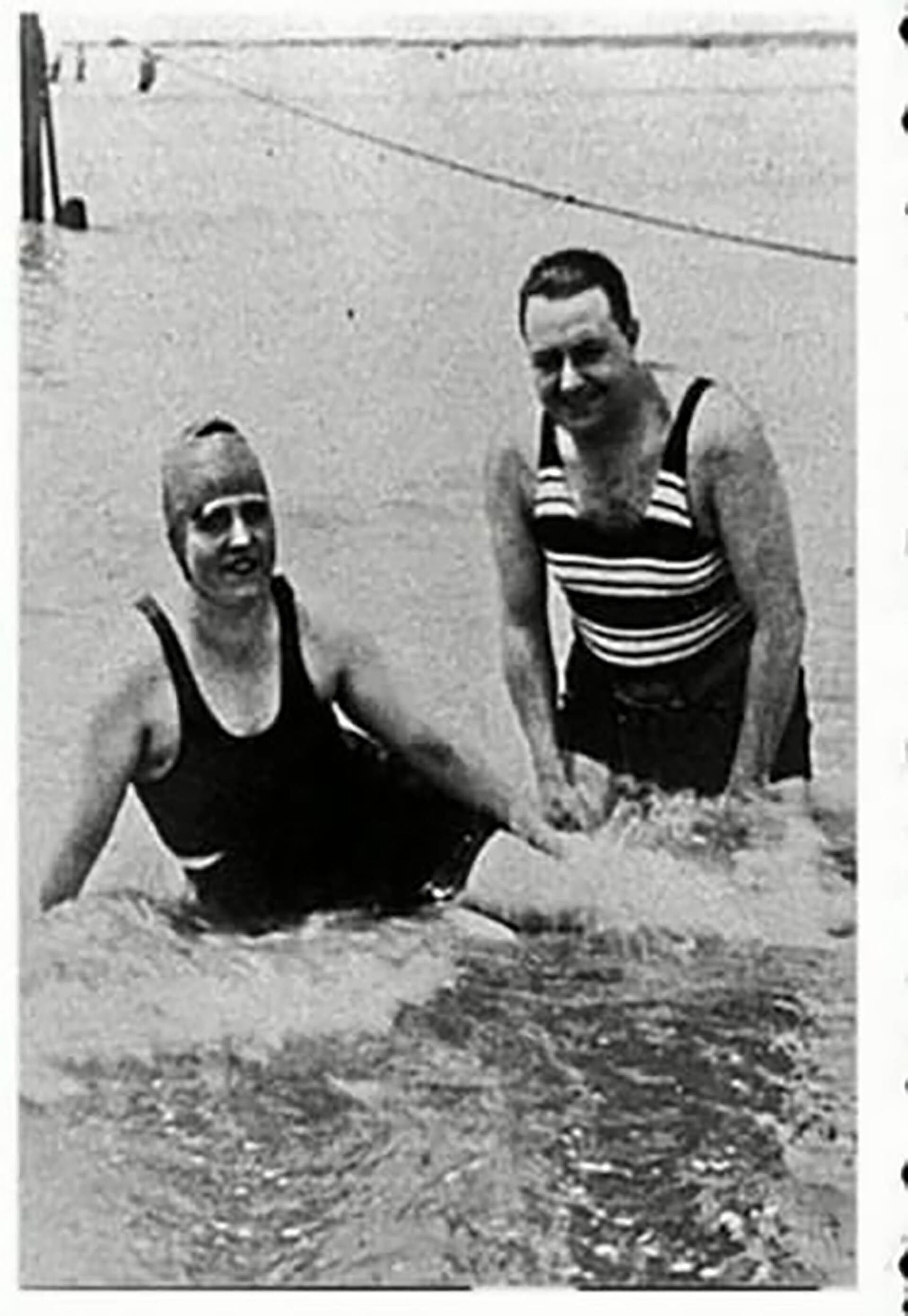 Homero y Casilda en la playa (Gentileza: familia Manzione)