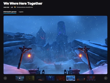 Captura de pantalla de videojuego con el título We Were Here Together, paisaje invernal, dos linternas y edificios al fondo