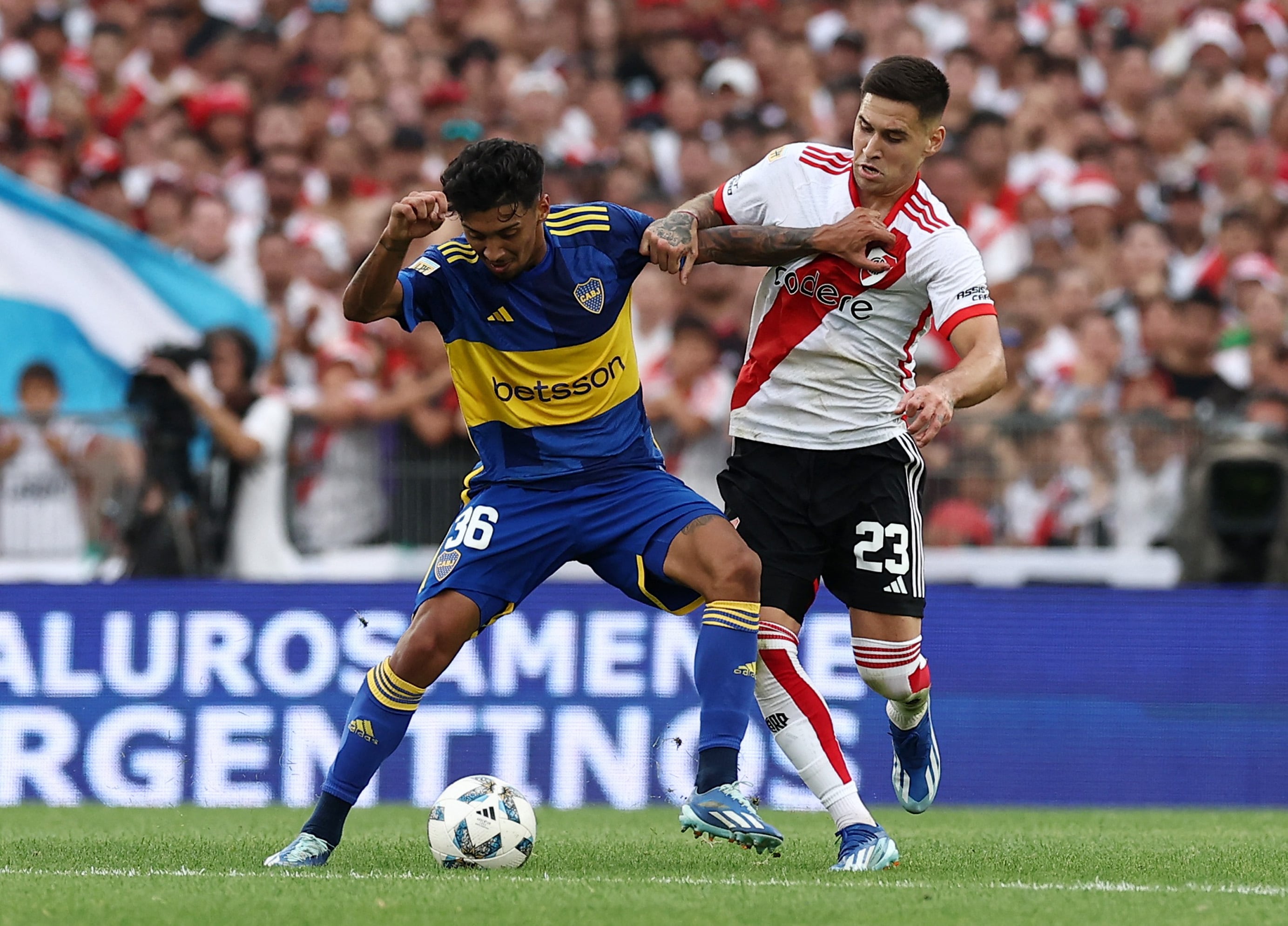 En caso de cerrarse el pase de Villagra, al Millonario le ingresaría la importante suma de 2,3 millones de dólares (REUTERS/Agustin Marcarian)