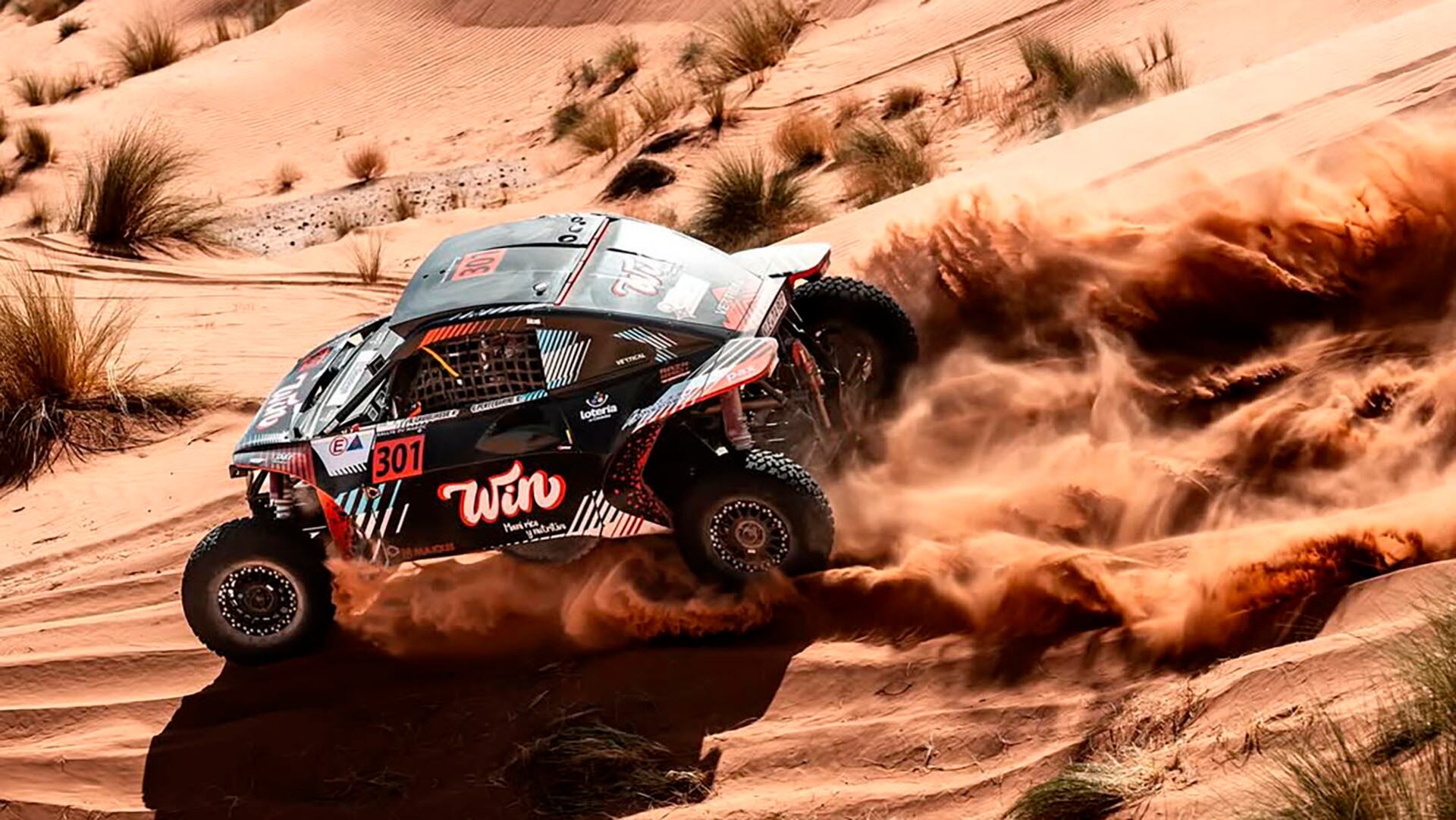 El matrimonio cordobés en acción con su flamante coche (Crédito: Gentileza Abriendo Pista)