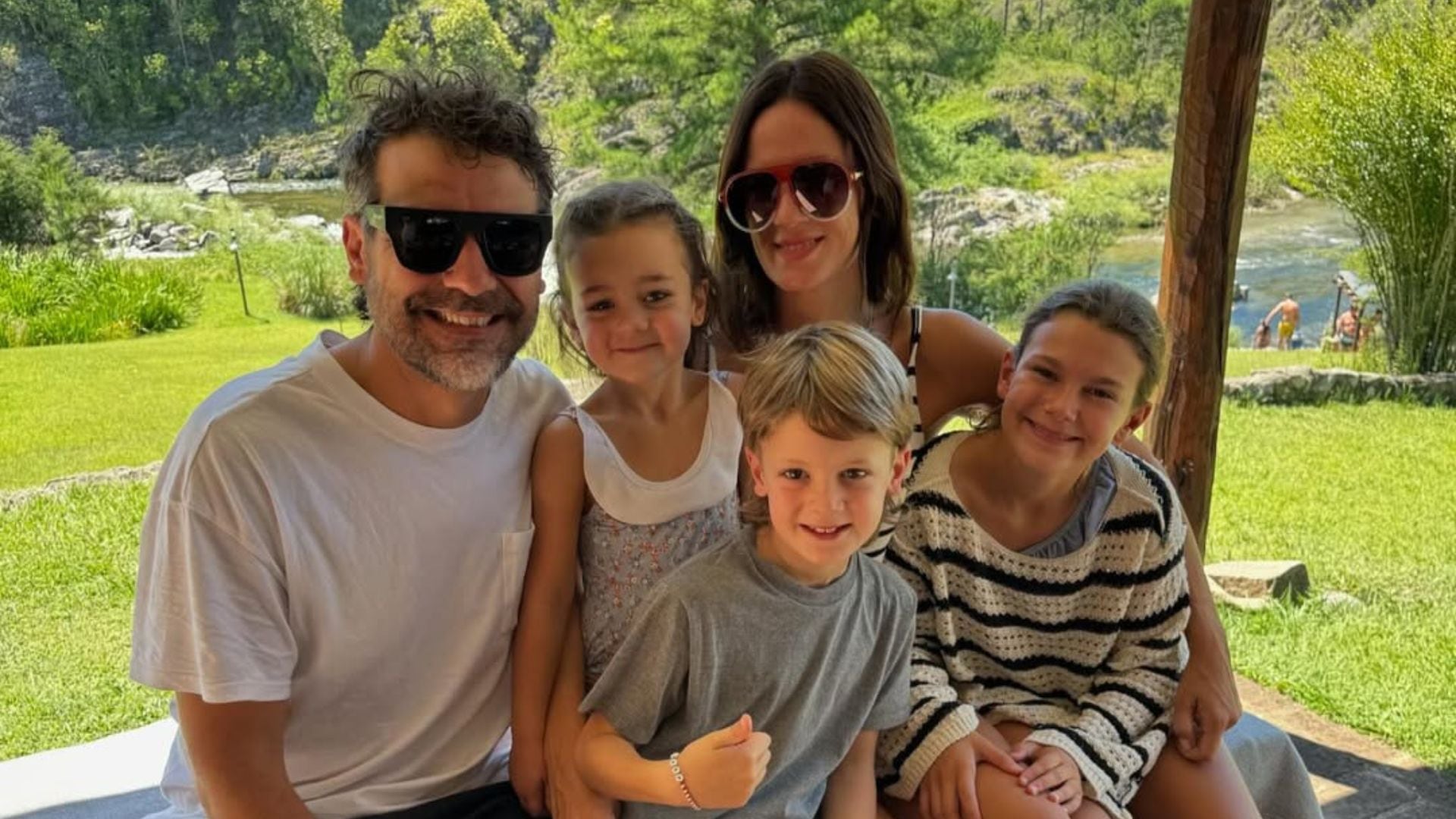 Paula Chaves en una estampa familiar junto a Pedro Alfonso y sus hijos