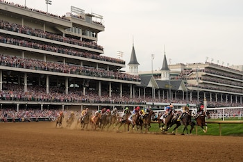 El Kentucky Derby es una tradición de más de 150 años que se celebra anualmente en Churchill Downs (AP Photo/Brynn Anderson)