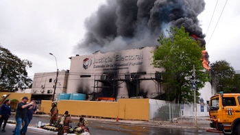 Un incendio destruyó al menos