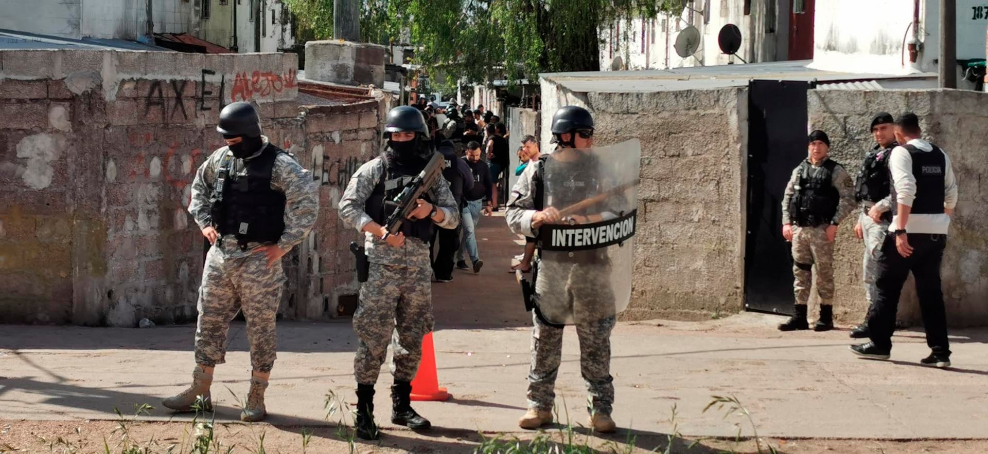 Un niño de un año fue asesinado tras quedar en medio de una balacera cuando delincuentes buscaban a su padre, el líder de una banda narco de Montevideo (@miguechagas)