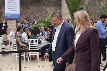 Campos y Jáuregui en la Ciudad de México, el 17 de abril de 2026, durante la presentación del Plan Estratégico de Procuración de Justicia, a cargo de la titular de la FGR, Ernestina Godoy. (Crédito: fiscalía de Chihuahua)