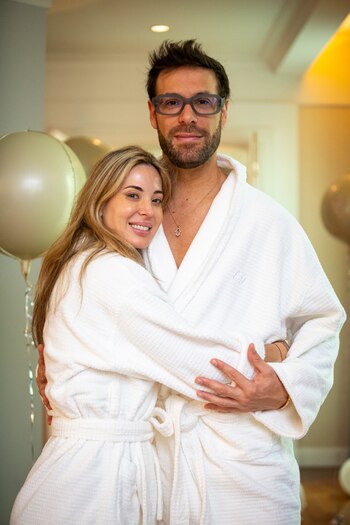 En bata, Jesica Cirio y