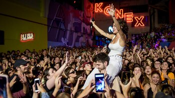 Zoe Gotusso interactuó fluidamente con