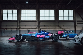 Con el color azul predominando