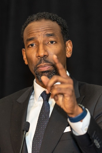 El alcalde de Atlanta, Andre Dickens, afirmó que el acuerdo permite cerrar una disputa de larga data (Wikipedia)