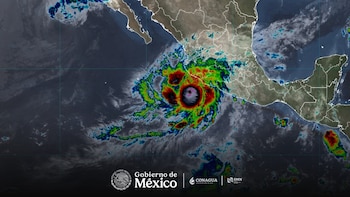 Lluvias extraordinarias y olas de 8 metros: huracán Simón amenaza las costas del Pacífico