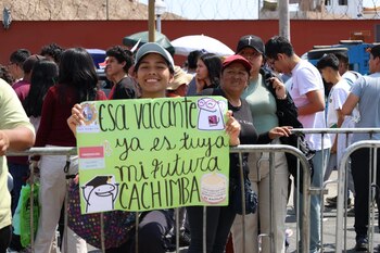 Postulantes salen de la Universidad