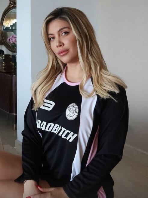 La empresaria acusa al futbolista de incumplir con sus responsabilidades parentales y de dejar sin cobertura médica a sus hijas (Instagram)