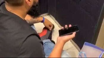 TikTok:人被困在电梯里,在寻求帮助时他收到了不寻常的回应