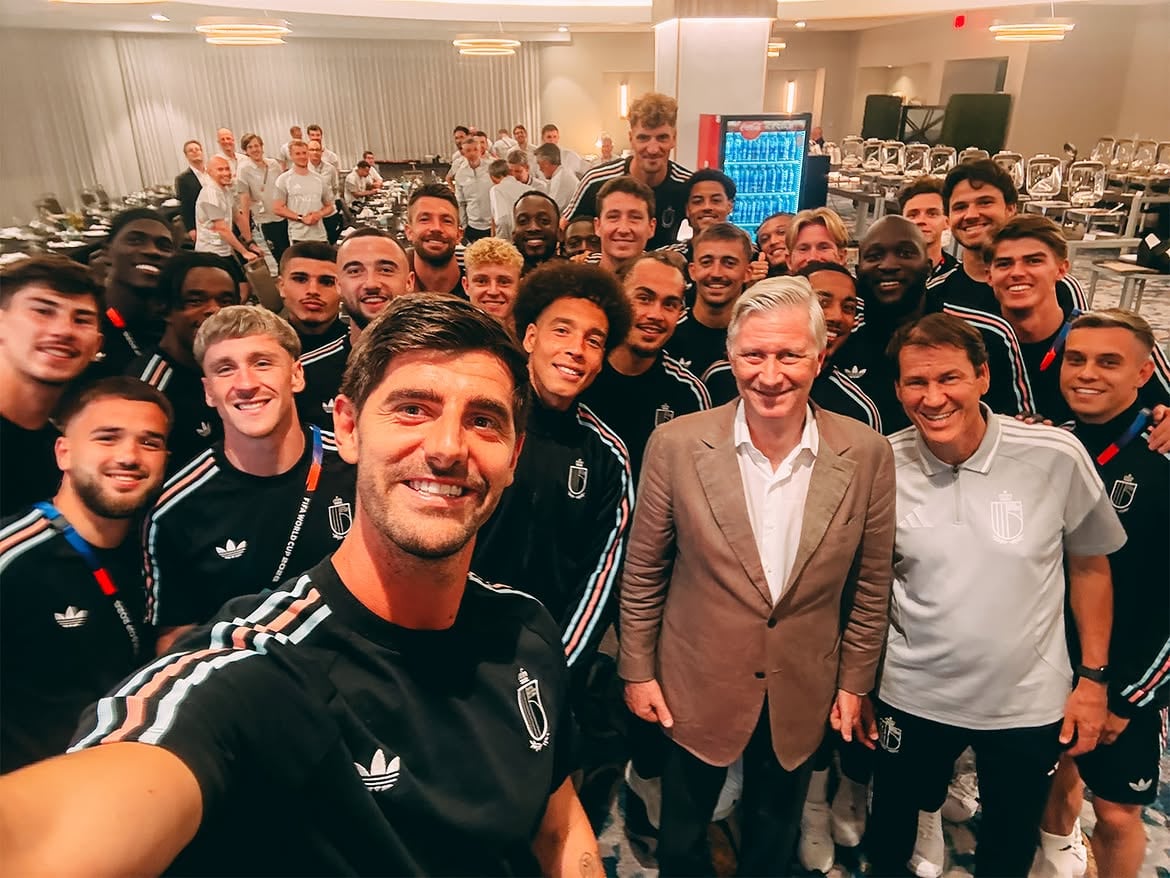 El rey Felipe de Bélgica cena con los jugadores de la selección nacional de su país (Instagram)