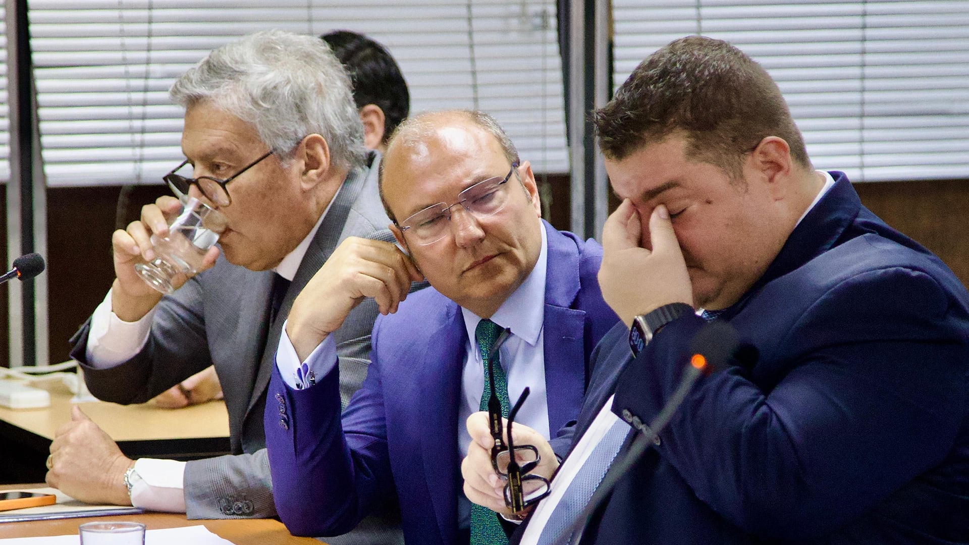 El juez federal Gastón Salmain (en el centro) junto a sus abogados José Manuel Ubeira y Yamil Castro Bianchi. (Fotos: Consejo de la Magistratura)
