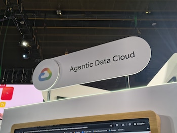 Google Cloud impulsa la adopción de agentes inteligentes a través de su plataforma Agentic Hub, facilitando el desarrollo y despliegue de soluciones adaptadas a cada empresa.