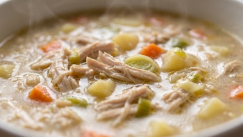 Receta de sopa de avena con pollo y verduras, rápida y fácil