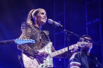 Emocionada y haciendo un 'live' a través de los celulares de sus fans, Lucero recibió el amor de sus admiradores (Ocesa: José Jorge Carreón)