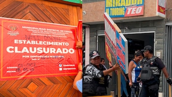 Clausuran escuelas de manejo sin licencia que operaban frente al Touring en Comas