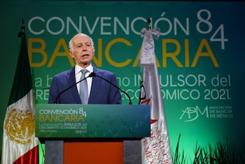 Luis Niño de Rivera (izquierda)