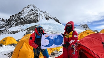 El montañista peruano Víctor Rímac conquista el Everest por segunda vez y advierte sobre la pérdida de glaciares