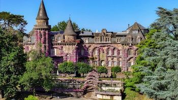 Se vende un castillo mítico en el mundo literario francés, convertido hoy en hotel de lujo: 130.000 euros para hacerse con su gestión