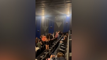 Escándalo en un cine de Entre Ríos: dos mujeres fueron atacadas con gas pimienta tras abrir cervezas dentro de la sala