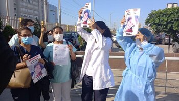 Familiares y compañeros de trabajo