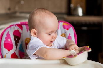 Bebés comiendo, infancia temprana
