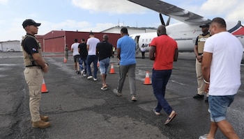De los 55 colombianos expulsados, 38 estaban considerados como una amenaza para la seguridad y el orden público. (Migración)