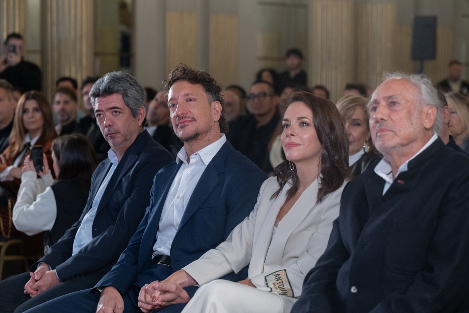 Nicolás Vázquez, junto al diputado Sebastián Nagata, su novia Dai Fernández y el productor Gustavo Yankelevich