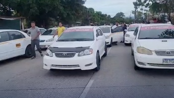 Protestas de taxistas en Honduras se mantienen por aumento en la tasa vehicular